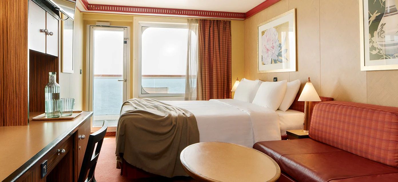 Tvíbýlisklefi með svölum um borð í Costa Serena